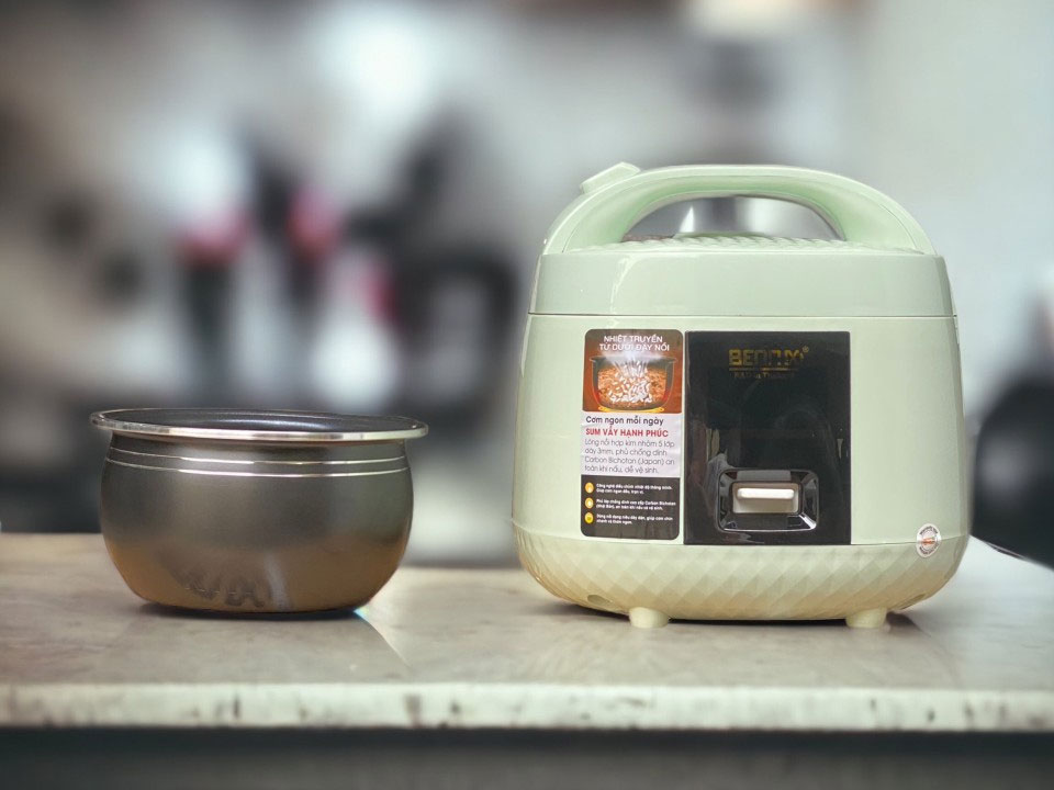 Nồi cơm điện Bennix BN-012HC 1.2 lít
