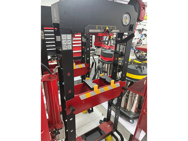 Máy ép thủy lực dùng tay và khí nén 20 tấn Torin TRSP20HAM