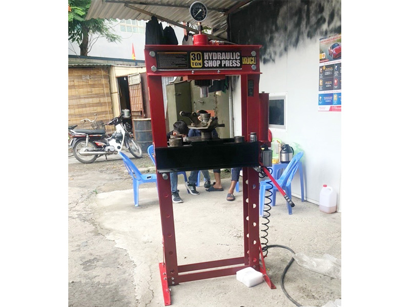 Máy ép thủy lực dùng tay và khí nén 30 tấn Torin TY30002