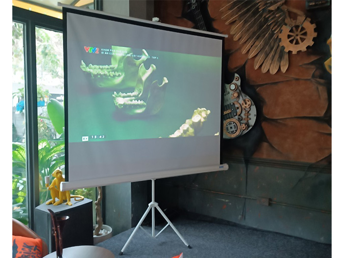 Màn chiếu chân đứng Regent 84 x 84 (2m13 x 2m13) P84TS