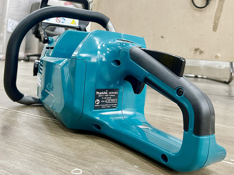 Máy cưa xích dùng pin Makita UC016GZ (Chưa pin và sạc)