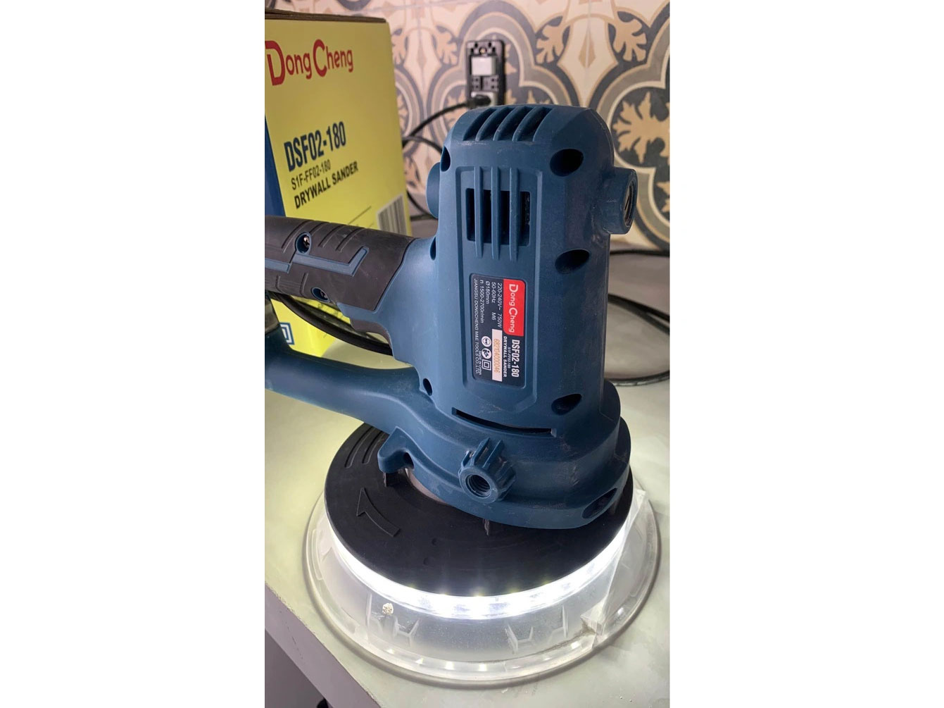 Máy chà tường Dongcheng DSF02-180 750W