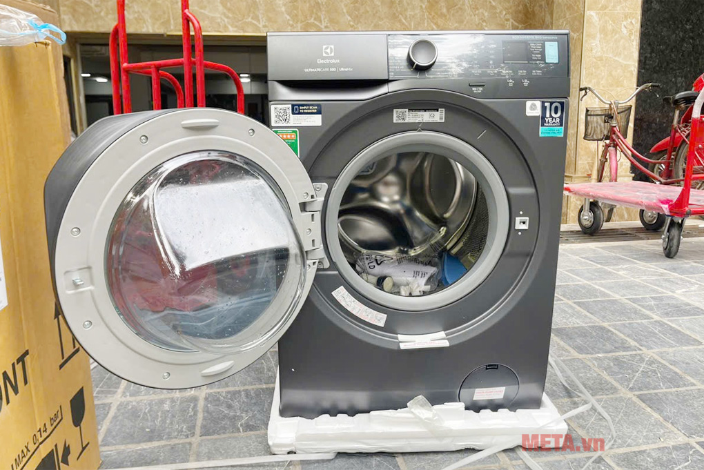 Máy giặt lồng ngang Electrolux Inverter 9 kg EWF9024P5SB