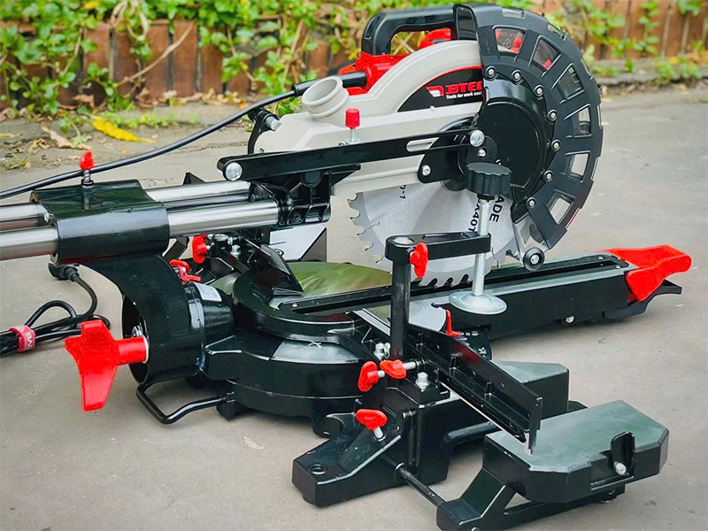 Máy cắt đa năng (thanh trượt) Btec BT1030A