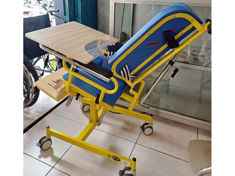 Ghế ngồi khuyết tật tam giác PhaNa PN49M1