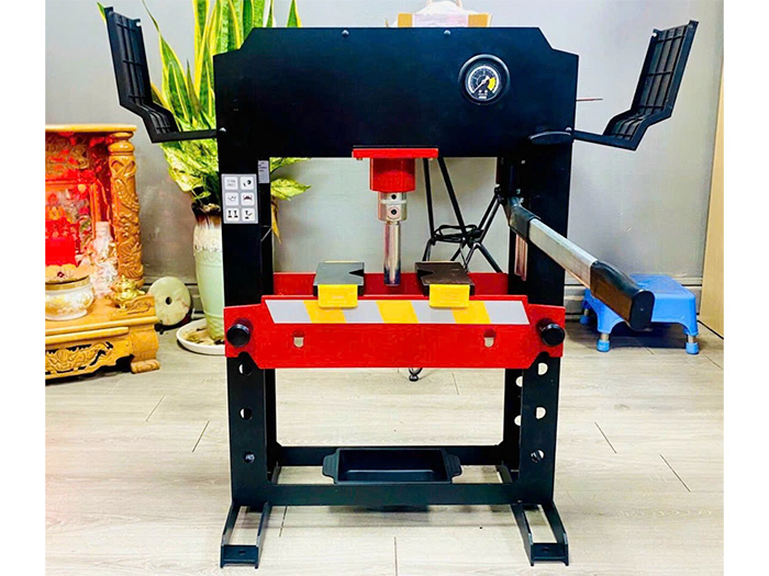 Máy ép thủy lực dùng tay 15 tấn Torin TRSP15HL