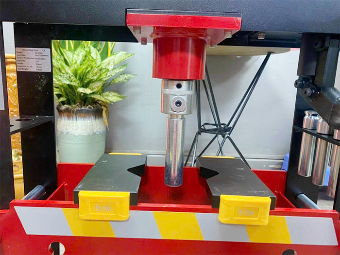 Máy ép thủy lực dùng tay 15 tấn Torin TRSP15HL