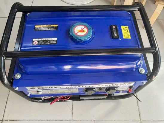 Máy phát điện Dewoo DW-3000E 3KVA đề nổ