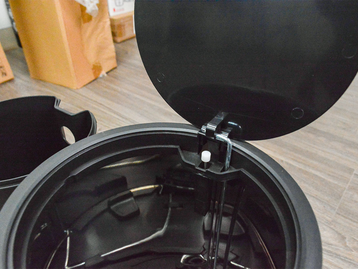 Thùng rác inox đạp chân Vietbin VB2044-05L - 5 lít, chống vân tay