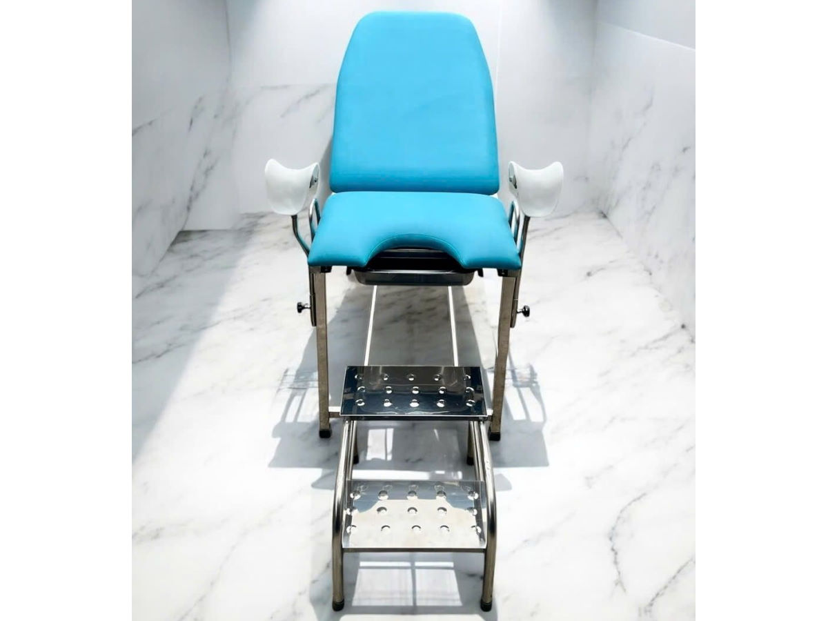 Bàn khám phụ khoa inox 3A kèm đệm và bục