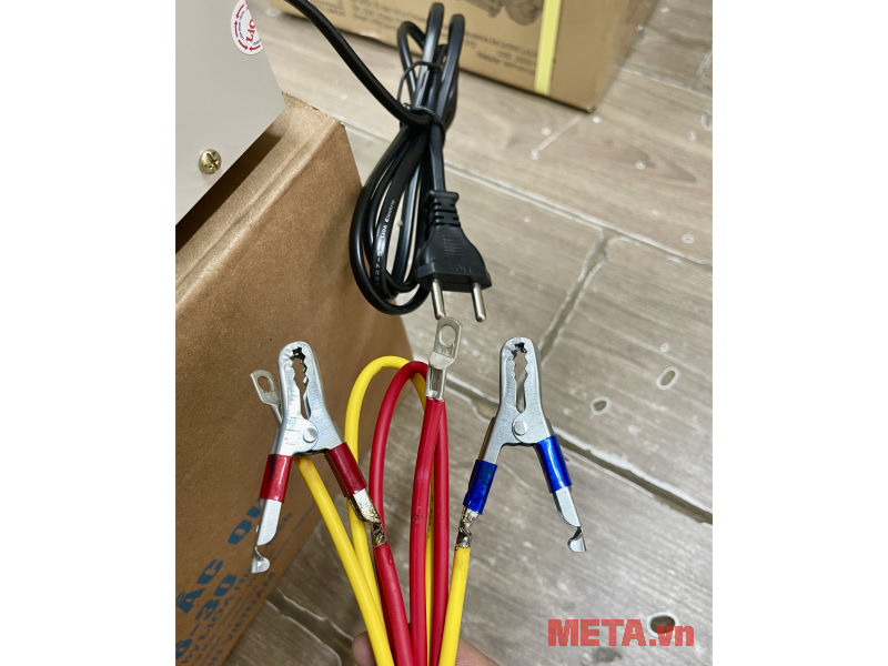 Máy nạp ắc quy LiOA BC3630 (0-36V, 30A)