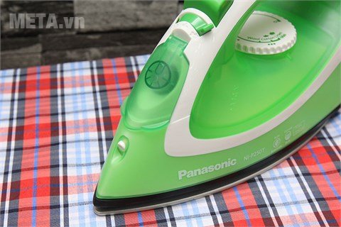 Bàn là hơi nước Panasonic PABU-NI-P250TGRA