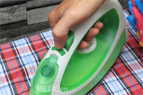 Bàn là hơi nước Panasonic PABU-NI-P250TGRA