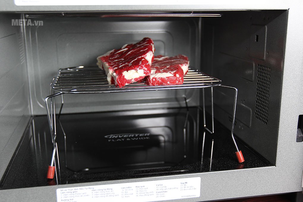 Lò vi sóng Panasonic NN-GF574MYUE - 27 lít