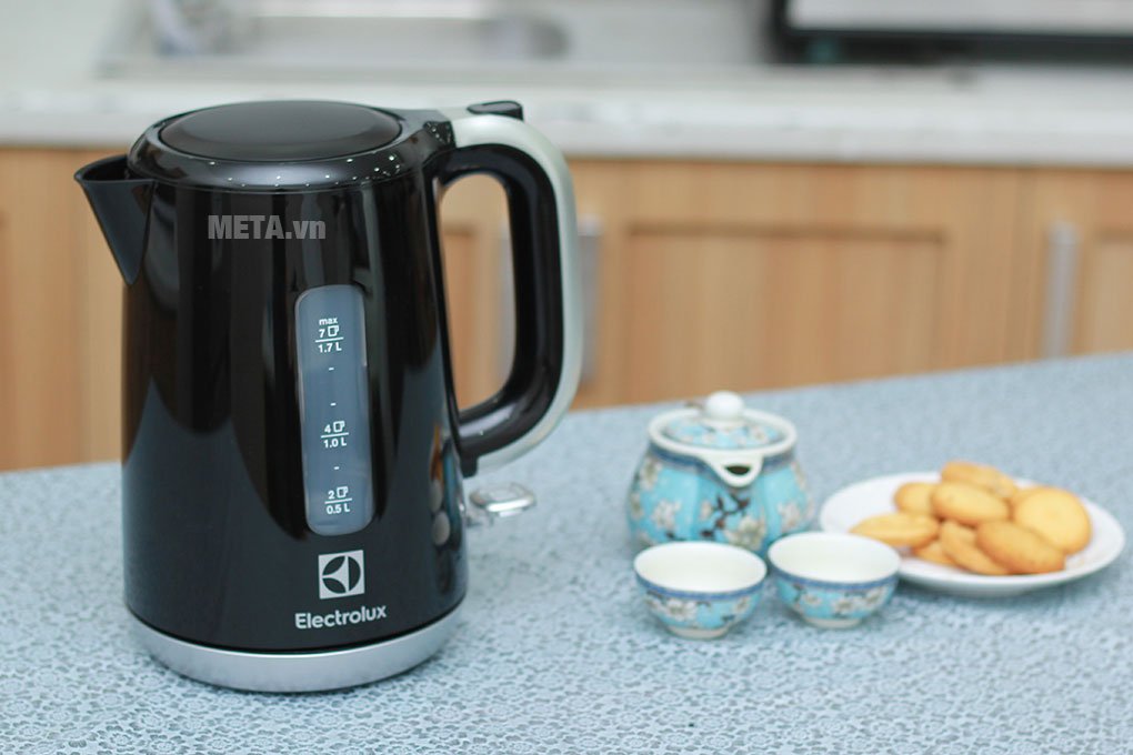 Ấm đun nước Electrolux EEK3505 (1.7 lít)