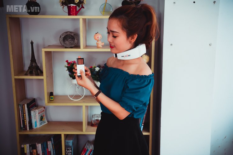 Máy massage cổ gáy Maxcare Max545 dễ dàng sử dụng 