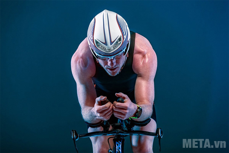 Vòng đeo tay theo dõi sức khỏe Garmin Forerunner 935