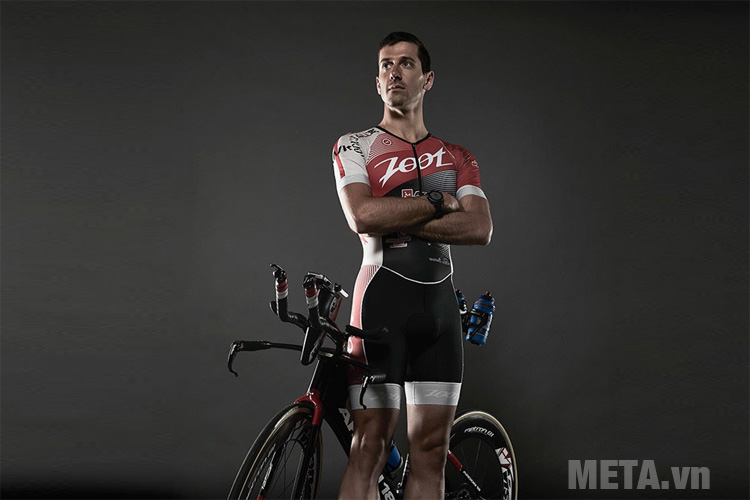 Vòng đeo tay theo dõi sức khỏe Garmin Forerunner 935