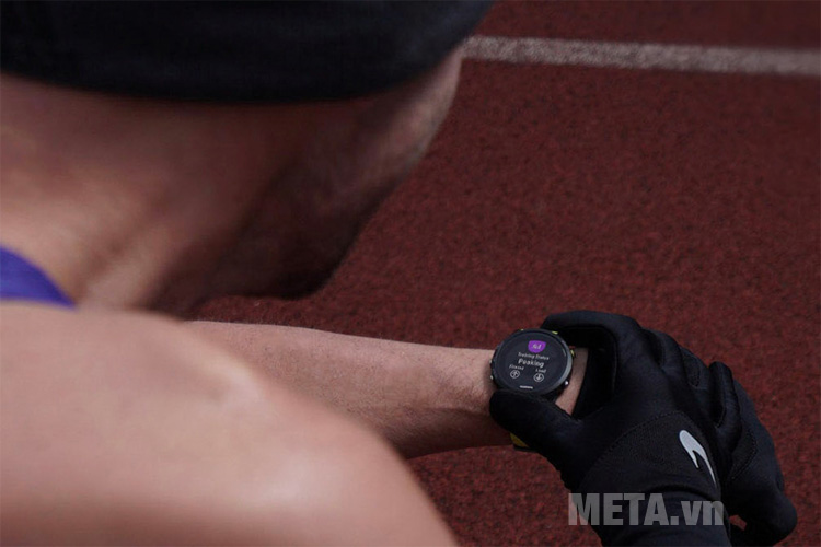 Vòng đeo tay theo dõi sức khỏe Garmin Forerunner 935