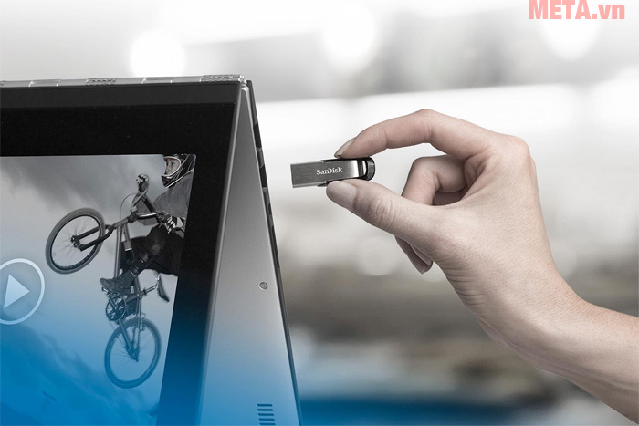 USB 3.0 Sandisk Ultra Flair CZ73 16GB (SDCZ73-016G-G46)