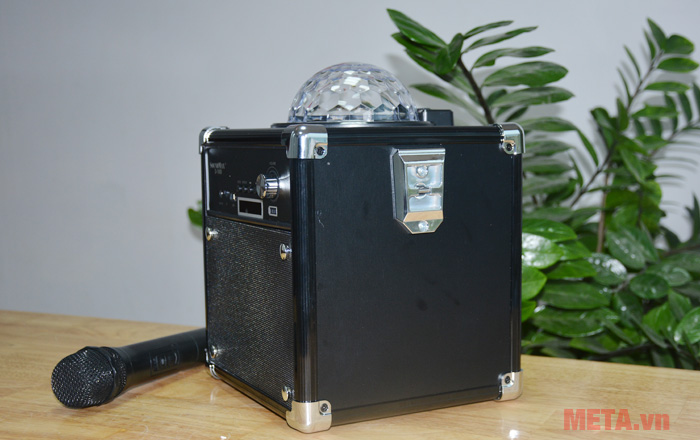 Loa di động bluetooth SoundMax D1000 (kèm micro karaoke)