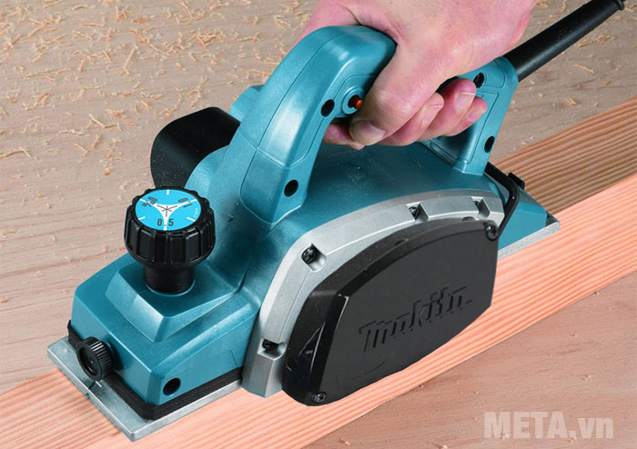 Máy bào gỗ Makita N1900B