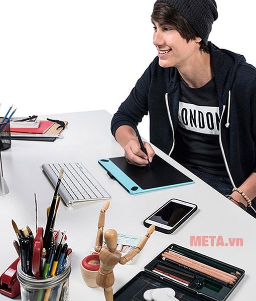Bảng vẽ máy tính điện tử Wacom Intuos Comic Small CTH-490