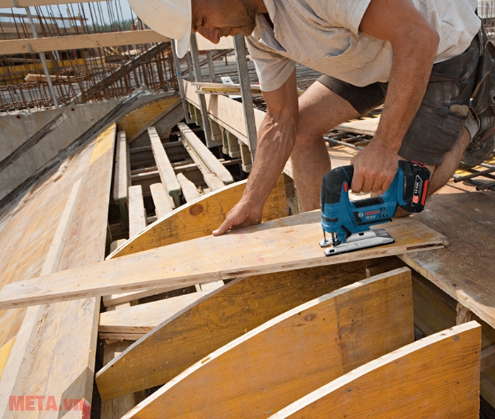 Máy cưa lọng dùng pin Bosch GST 18 V-LI (Không pin và sạc)