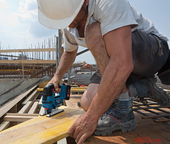 Máy cưa lọng dùng pin Bosch GST 18 V-LI (Không pin và sạc)