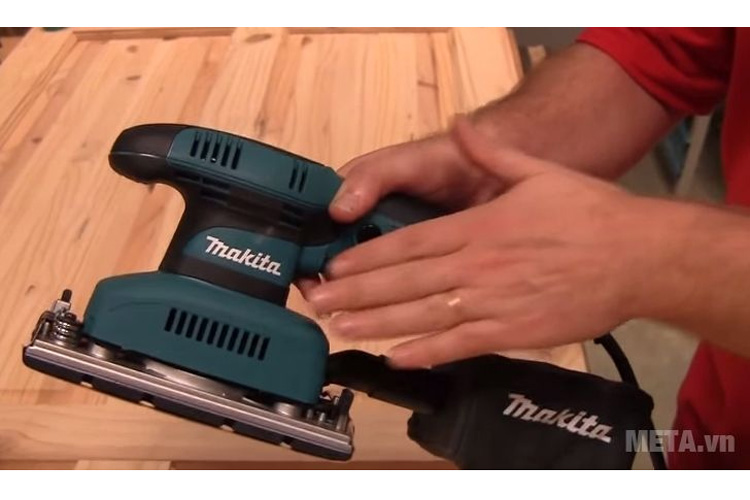 Máy chà nhám rung Makita BO3710