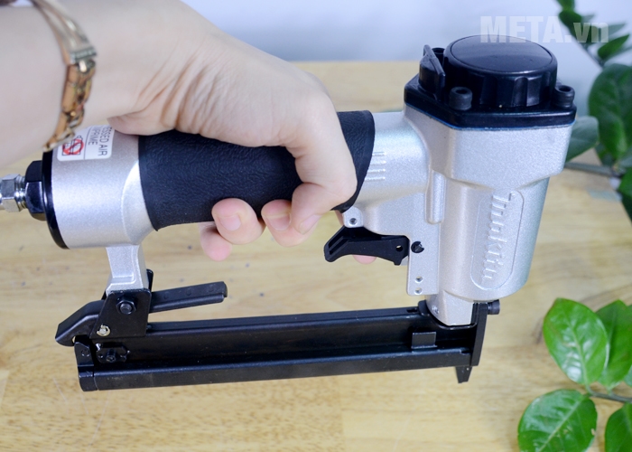 Máy dập đinh chữ U Makita AT422AZ