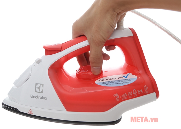 Bàn là hơi nước Electrolux ESI5116