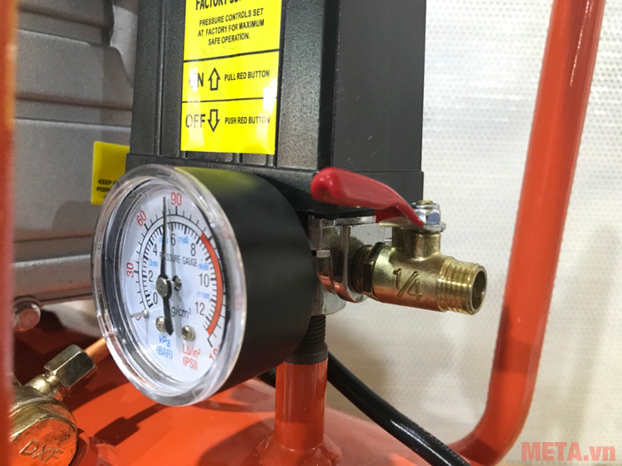 Máy nén khí 2HP Btec BT-2024 (24 lít)