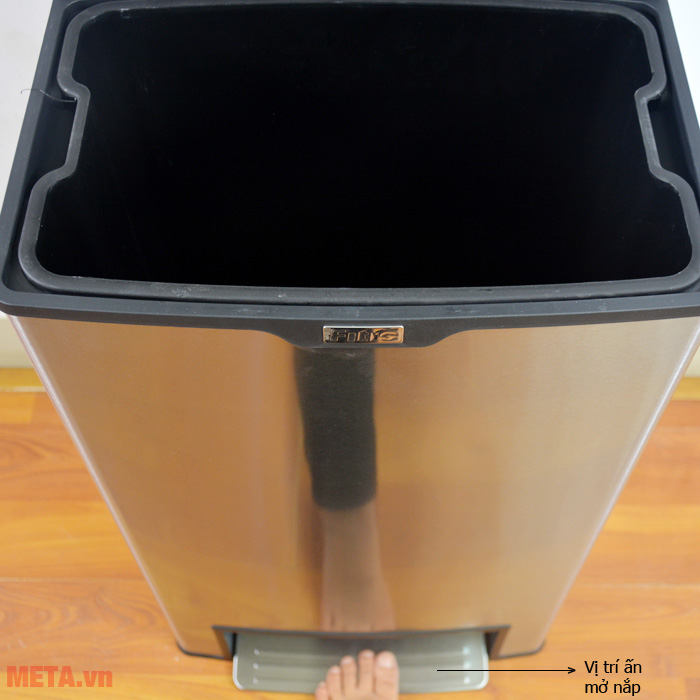 Thùng rác inox đạp vuông lớn Fitis Mega SPL2-901 - 40 lít (bạc)