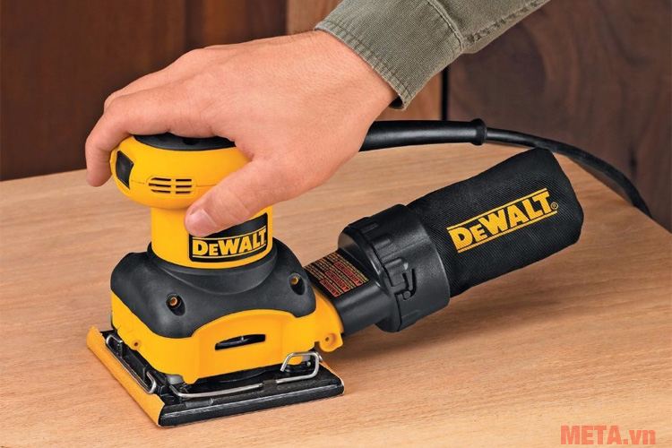 Máy chà nhám vuông Dewalt DWE6411 (140mm x 115mm)