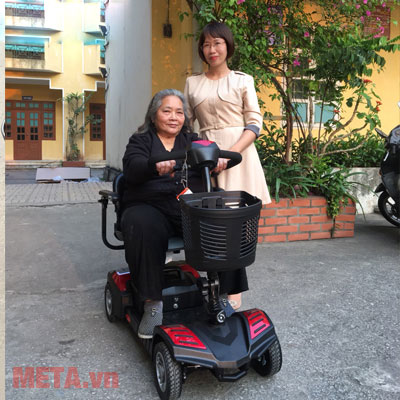 Xe lăn điện 4 bánh Runner dành cho người già, người khuyết tật