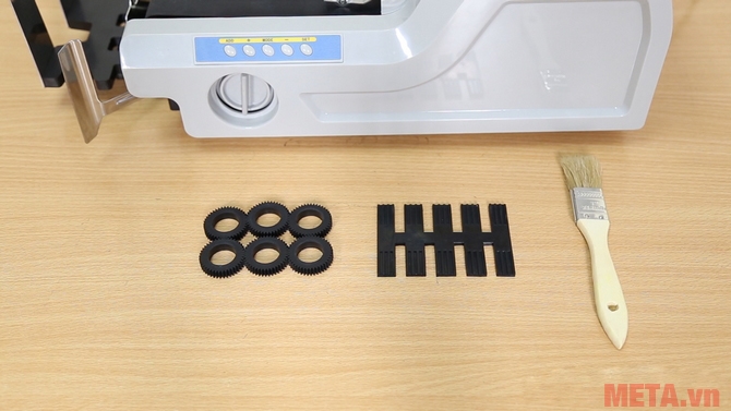 Máy đếm tiền phát hiện tiền siêu giả Silicon MC-8800