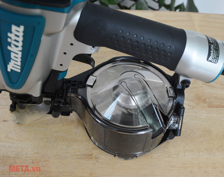 Máy bắn đinh Makita AN560