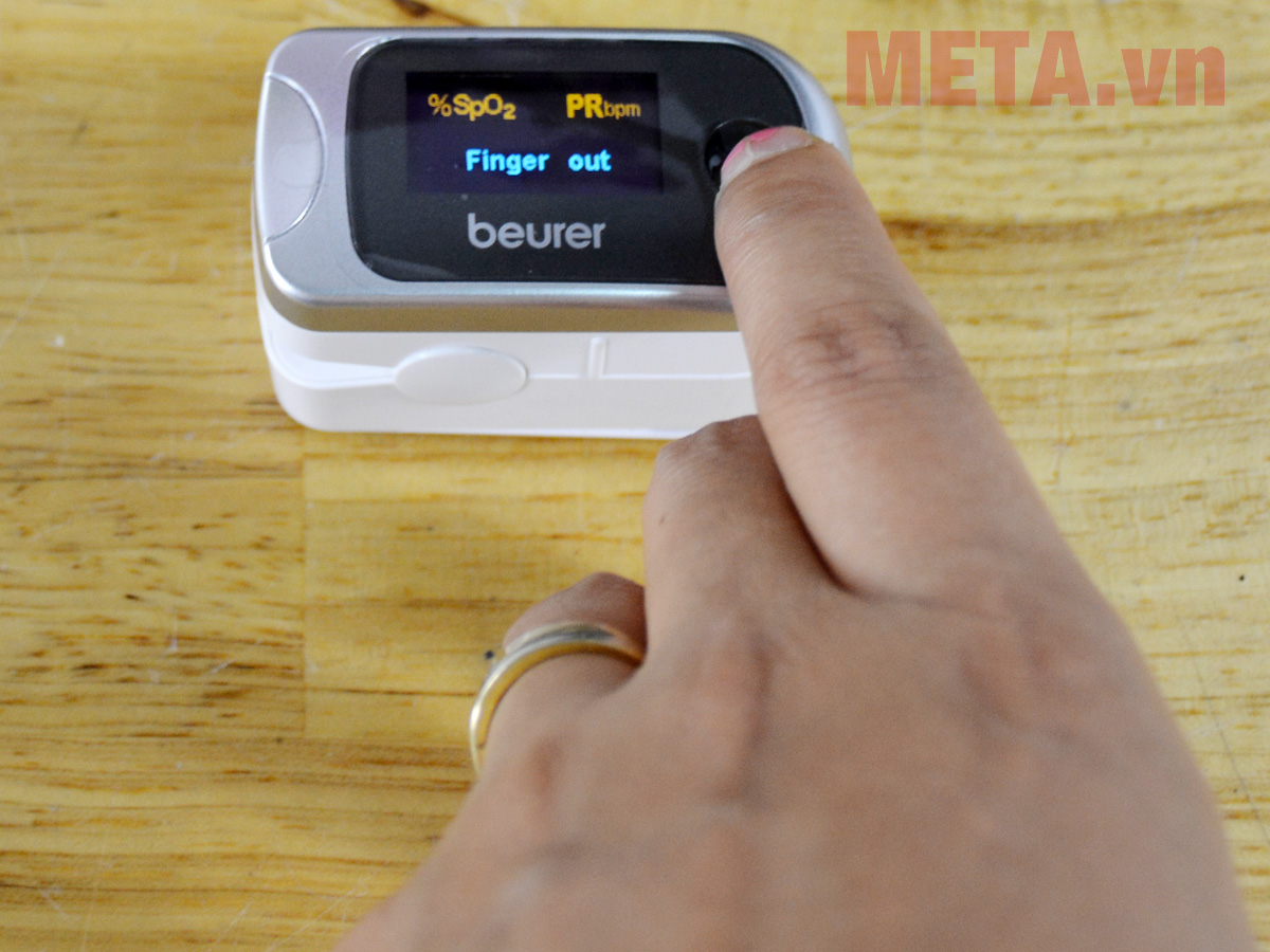 Máy đo nồng độ oxy trong máu SpO2 và nhịp tim Beurer PO40