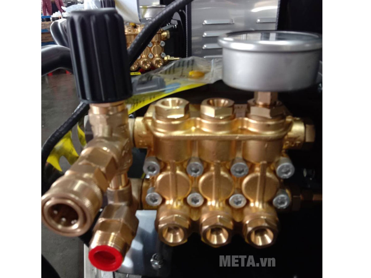 Máy phun xịt rửa xe cao áp 3KW Tiger UV-2200TTS