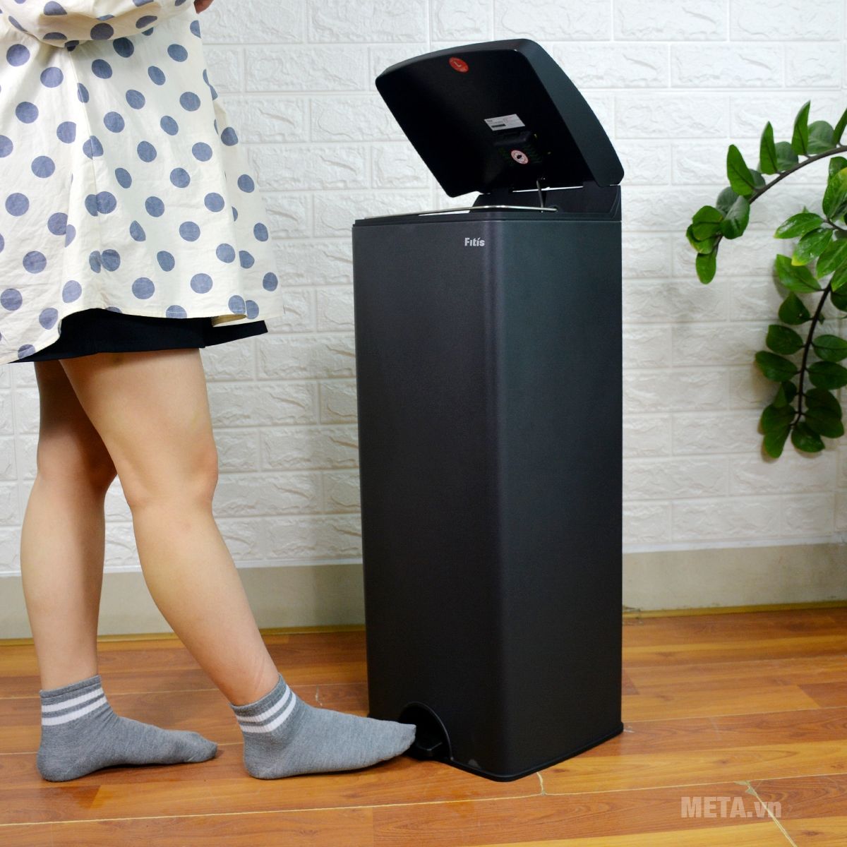 Thùng rác inox đạp vuông lớn Fitis SPL1-903 - 22L (đen)