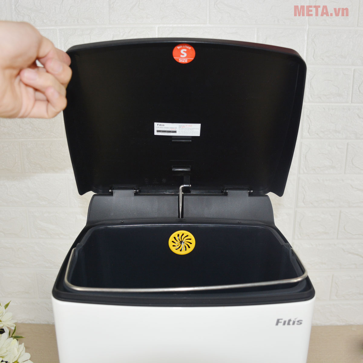 Thùng rác inox đạp vuông nhỏ Fitis SPS1-904 15 lít (trắng)