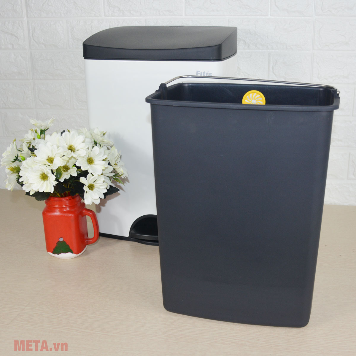 Thùng rác inox đạp vuông nhỏ Fitis SPS1-904 15 lít (trắng)