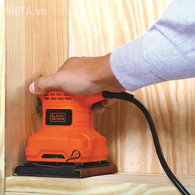 Máy chà nhám Black&Decker BS200-B1