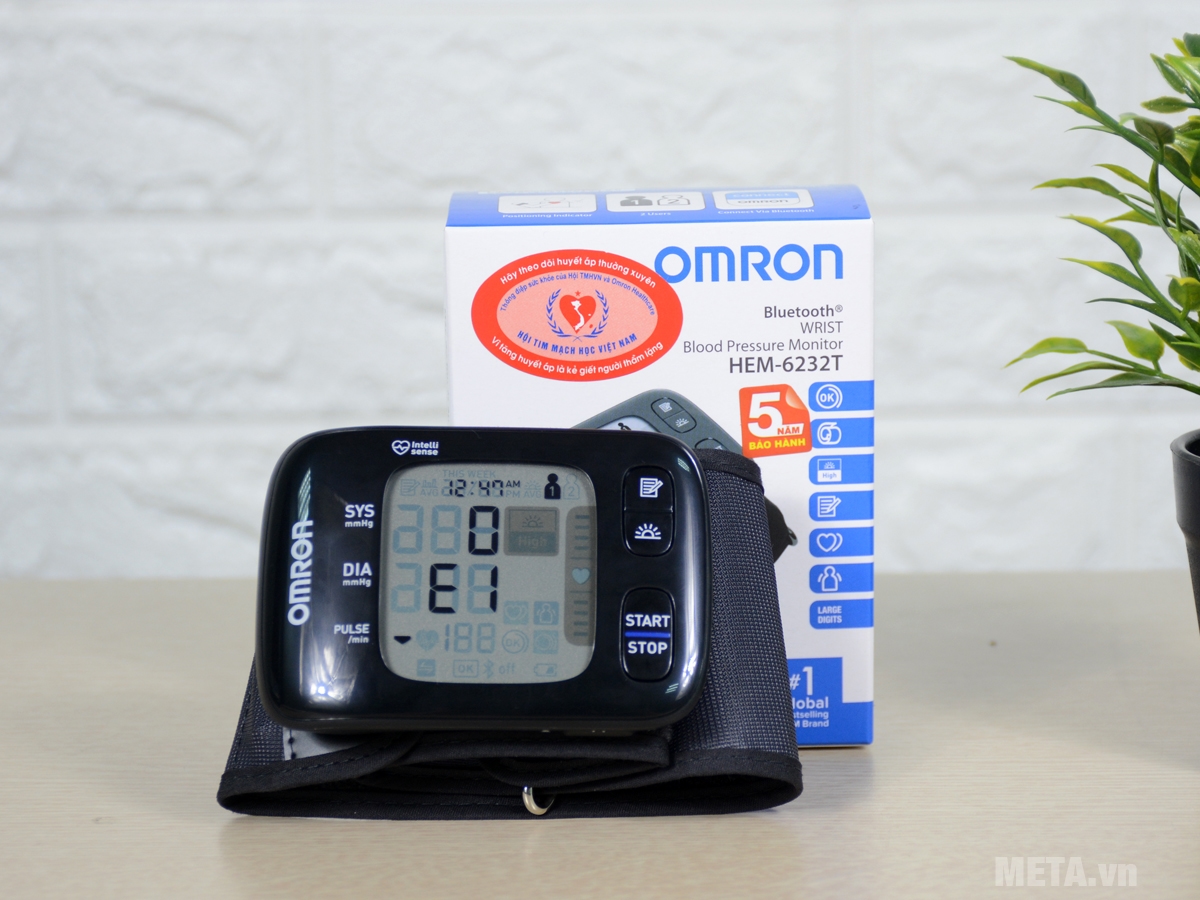 Máy đo huyết áp cổ tay Omron HEM-6232T