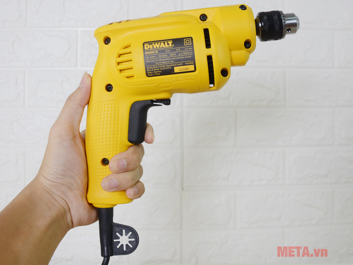 Máy khoan DeWalt DWD010
