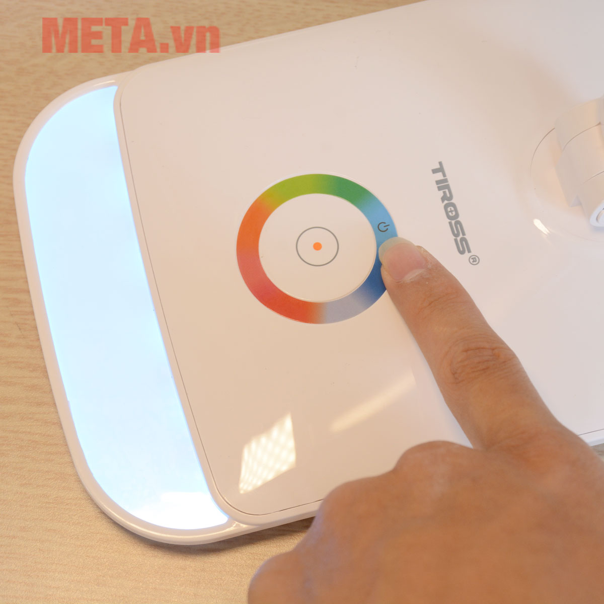 Đèn bàn Tiross TS1805