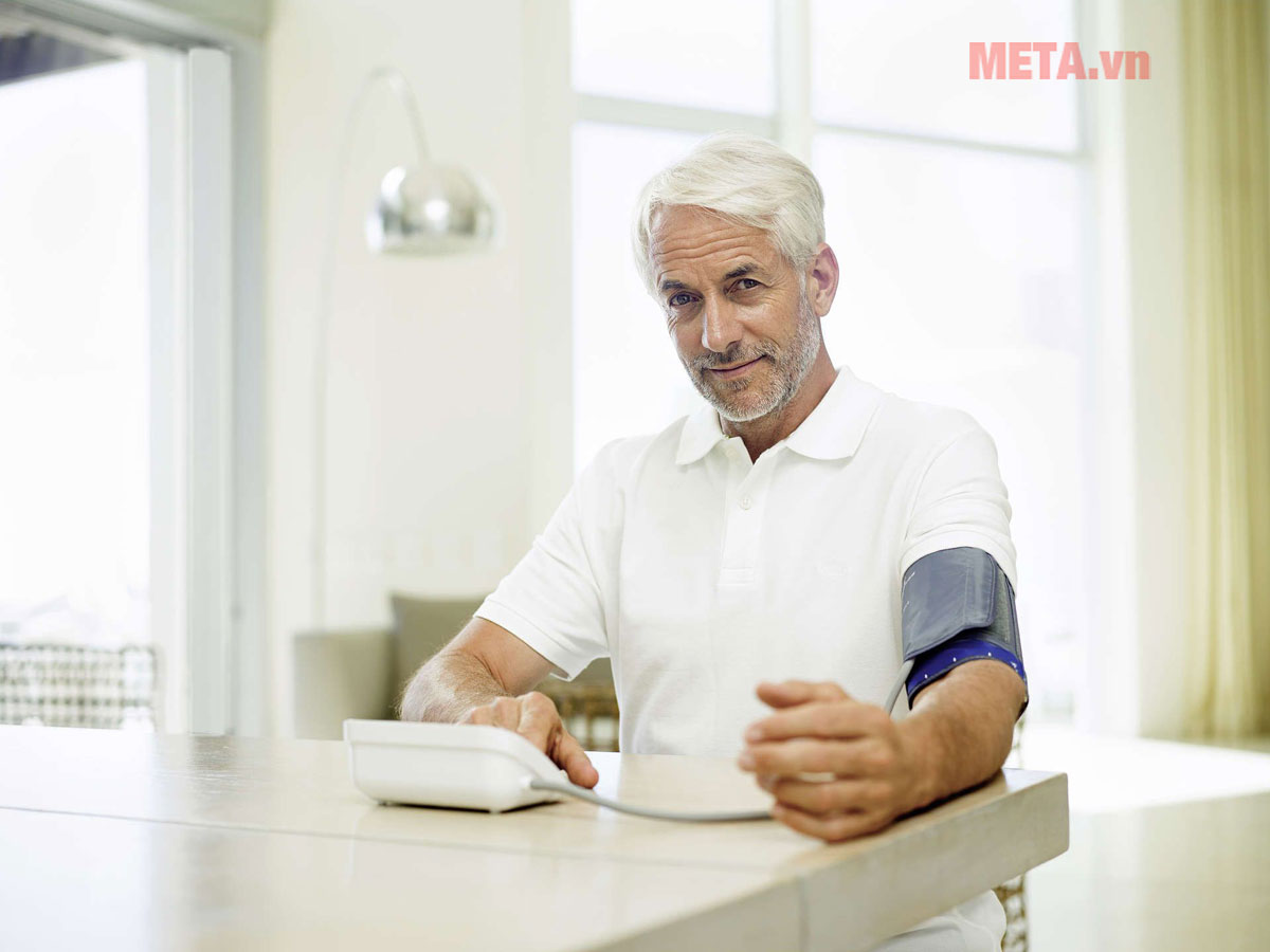 Máy đo huyết áp bắp tay Beurer BM27