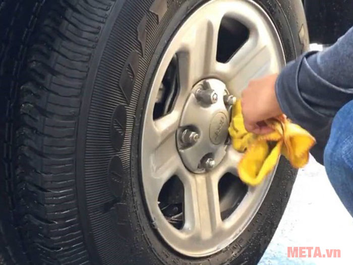 Dung dịch tẩy ố mờ chi tiết mạ Crôm, inox ô tô Chrome Cleaner - Soft99