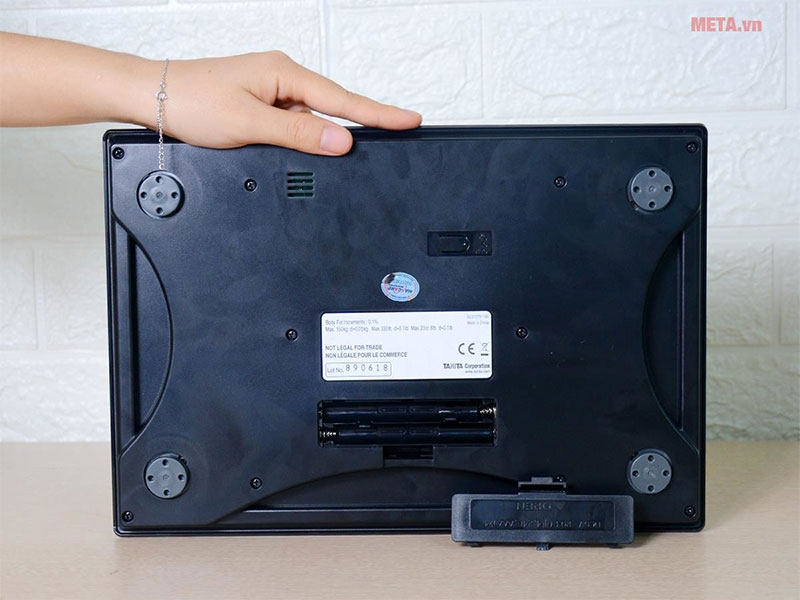 Cân sức khỏe và phân tích cơ thể Tanita BC-313 - META.vn